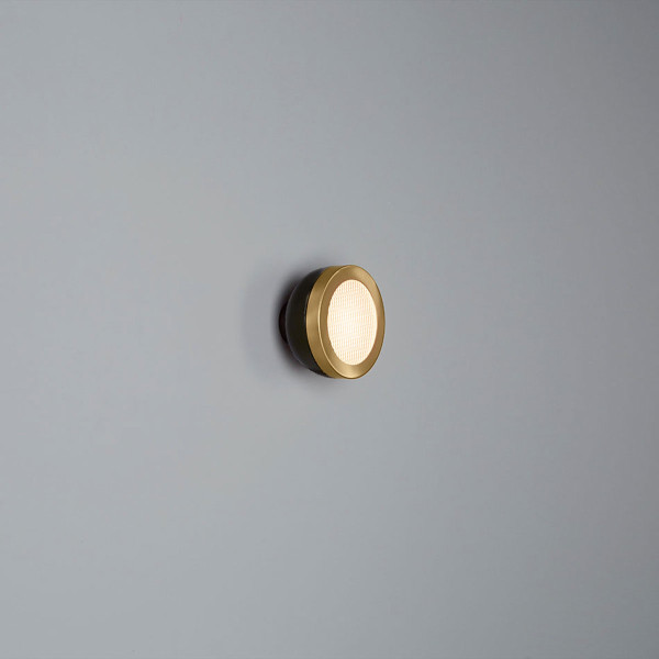 Molly Wall Ceiling .71 - sand black - brushed brass